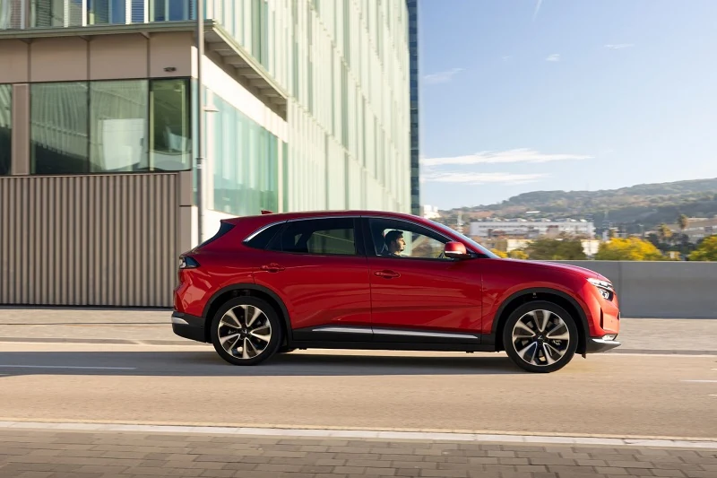 VinFast VF 8 - SUV 5 chỗ ưu đãi cả trăm triệu đồng, xứng đáng từng xu