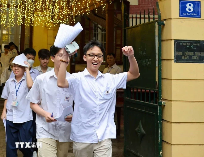 Thủ tướng: Ưu tiên bố trí ngân sách bảo đảm tổ chức dạy học 2 buổi mỗi ngày