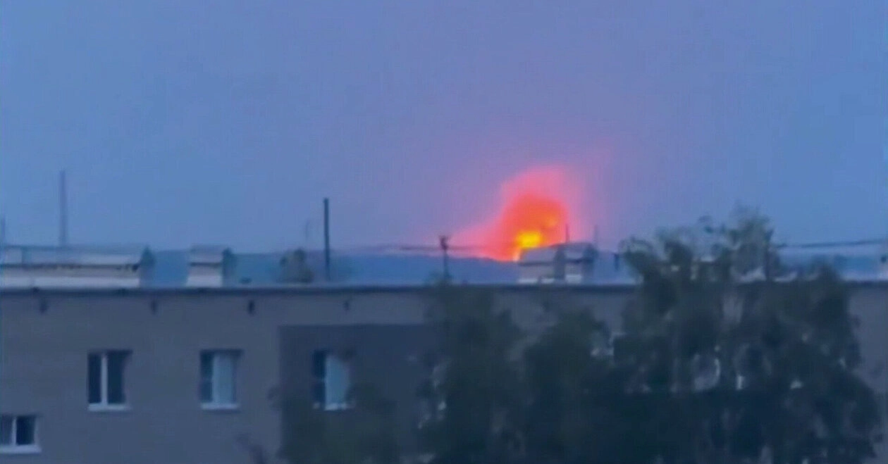 Nổ rung chuyển thị trấn Nga khi máy bay không người lái Ukraine tấn công nhà máy thuốc súng