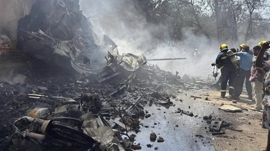 Hành khách sống sót thần kỳ trong vụ rơi máy bay của Air India