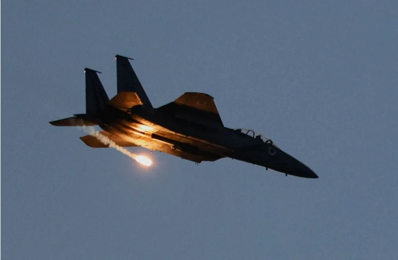 Israel tấn công phủ đầu Iran