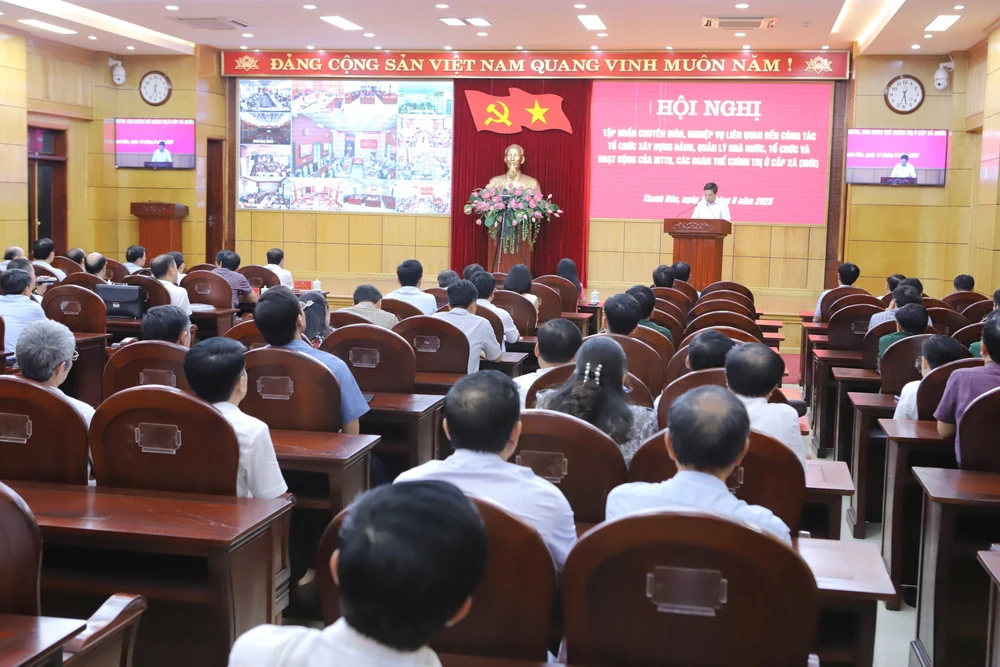 Tập huấn chuyên môn, nghiệp vụ công tác tổ chức xây dựng Đảng, quản lý nhà nước, tổ chức và hoạt động của MTTQ, các đoàn thể chính trị ở cấp xã (mới)