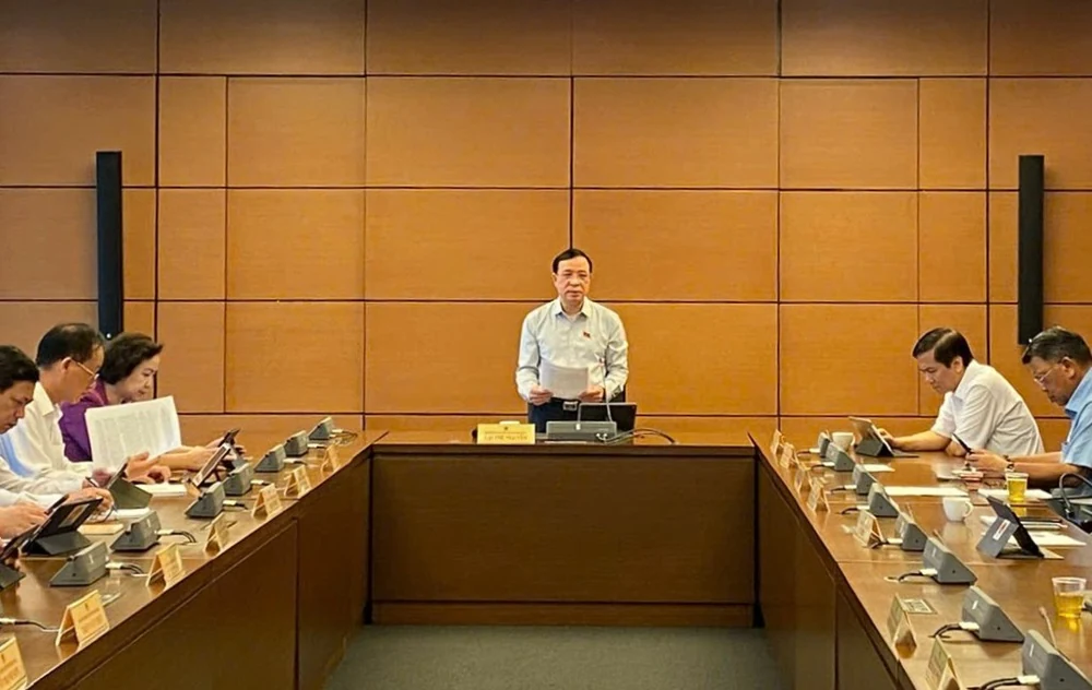 Ngày làm việc thứ nhất (đợt 2), Kỳ họp thứ 9, Quốc hội khóa XV: Đoàn ĐBQH tỉnh Thanh Hoá tham gia góp ý về việc sắp xếp đơn vị hành chính cấp tỉnh năm 2025; các dự án luật và dự thảo nghị quyết