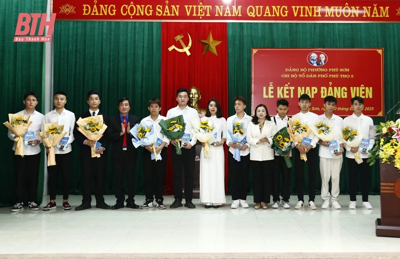 Phát triển đảng viên đảm bảo số lượng và chất lượng