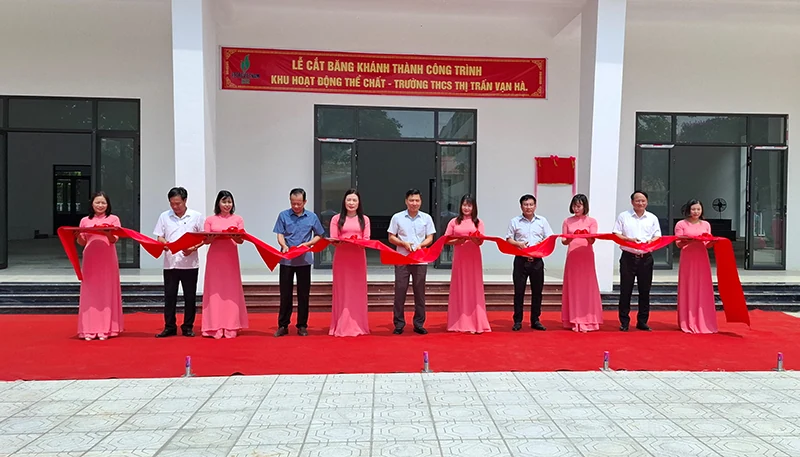 Khánh thành Khu hoạt động thể chất Trường THCS Thị trấn Vạn Hà 