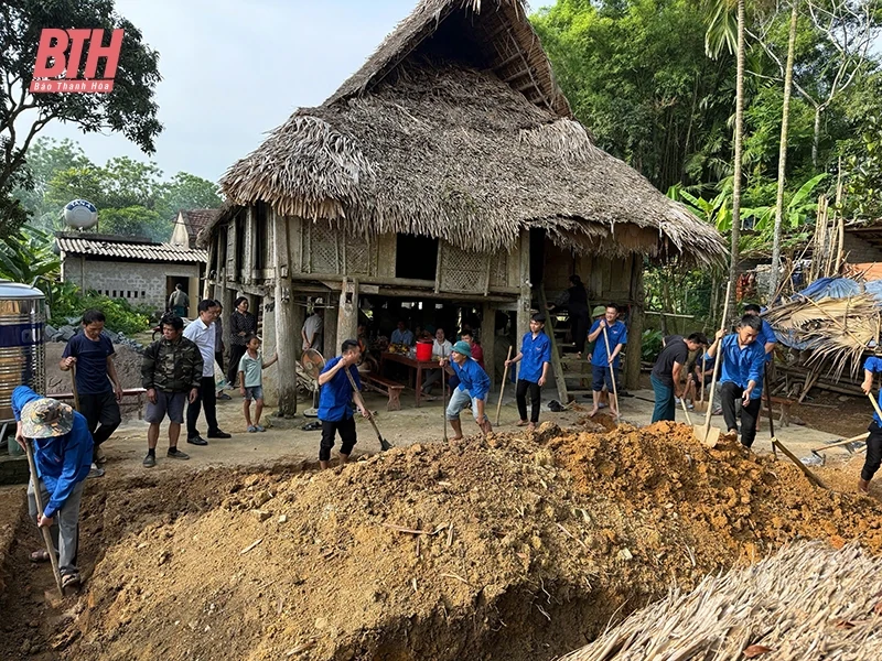 Tuổi trẻ huyện Bá Thước chung tay xây dựng nhà cho hộ nghèo
