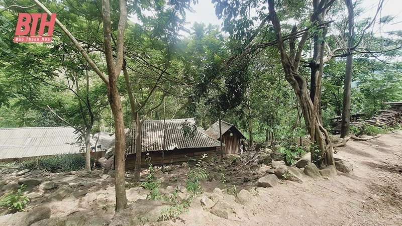 Mùa mưa lũ cận kề, người dân mong chờ tái định cư