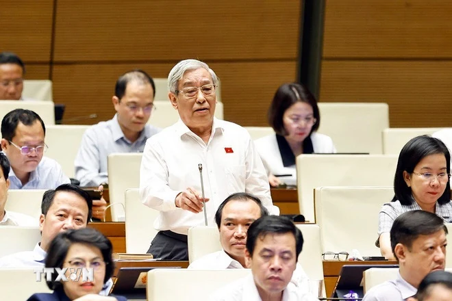 Sửa đổi Hiến pháp 2013: Đề nghị giữ quyền chất vấn của đại biểu HĐND