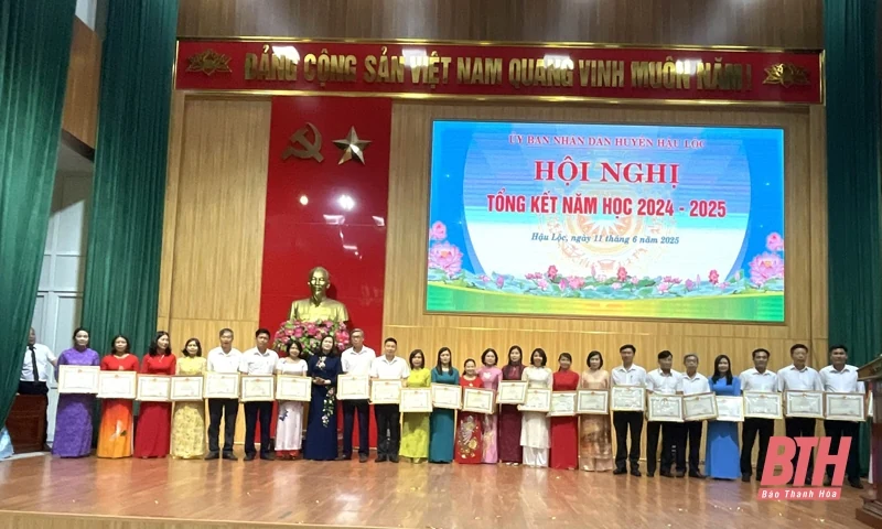 Hậu Lộc tổng kết năm học 2024-2025 và tôn vinh, khen thưởng tập thể, cá nhân đạt thành tích