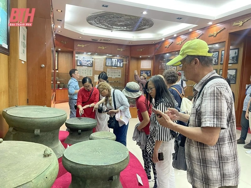 Đoàn famtrip Đài Loan tham quan Bảo tàng tỉnh, trải nghiệm City tour Thanh Hóa