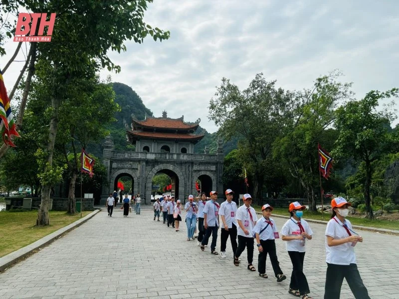 92 đội viên xuất sắc, cháu ngoan Bác Hồ được trao danh hiệu “Ngàn hoa việc tốt”