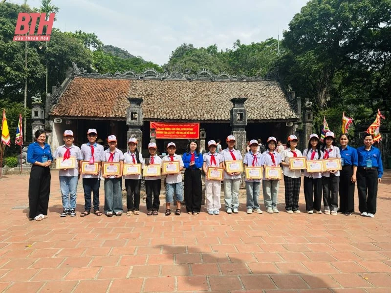 92 đội viên xuất sắc, cháu ngoan Bác Hồ được trao danh hiệu “Ngàn hoa việc tốt”