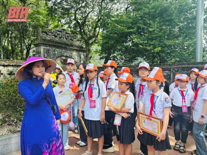 92 đội viên xuất sắc, cháu ngoan Bác Hồ được trao danh hiệu “Ngàn hoa việc tốt”