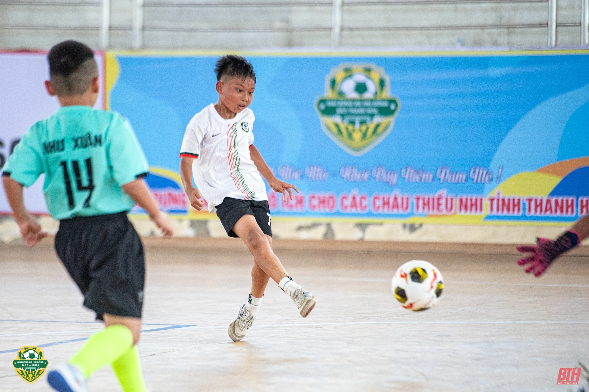 Hứa hẹn kịch tính và bùng nổ tại tứ kết lứa tuổi U8 giải Bóng đá Nhi đồng Báo Thanh Hoá lần thứ IV