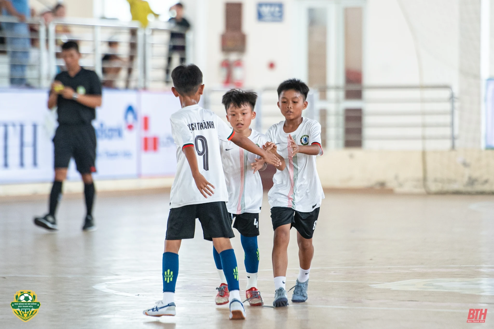 U10 Nông Cống giành vé vào bán kết sau cuộc rượt đuổi cảm xúc với U10 Thạch Thành