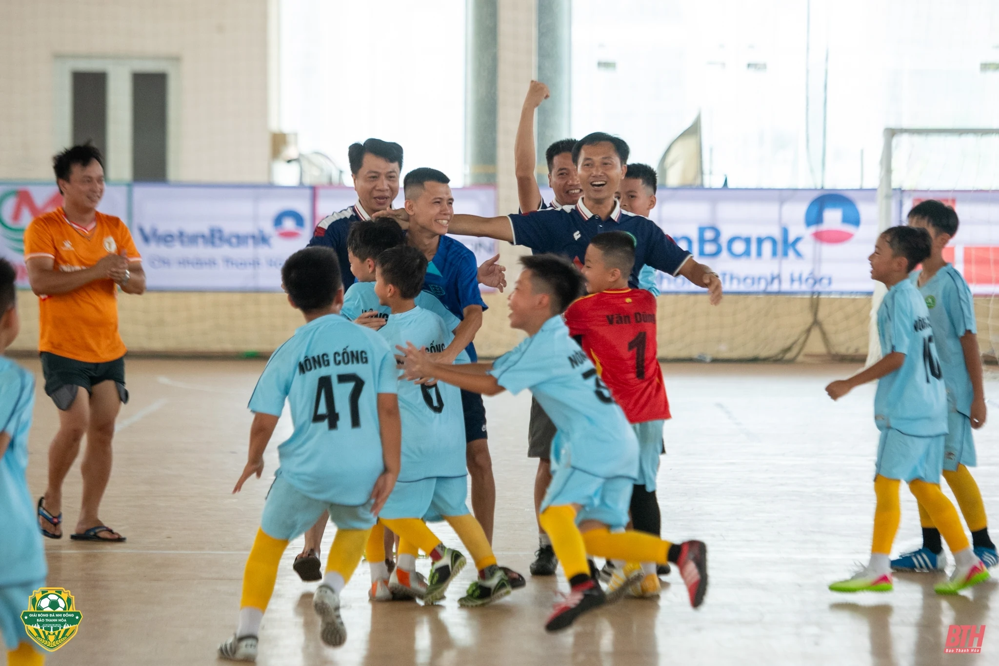 U10 Nông Cống giành vé vào bán kết sau cuộc rượt đuổi cảm xúc với U10 Thạch Thành