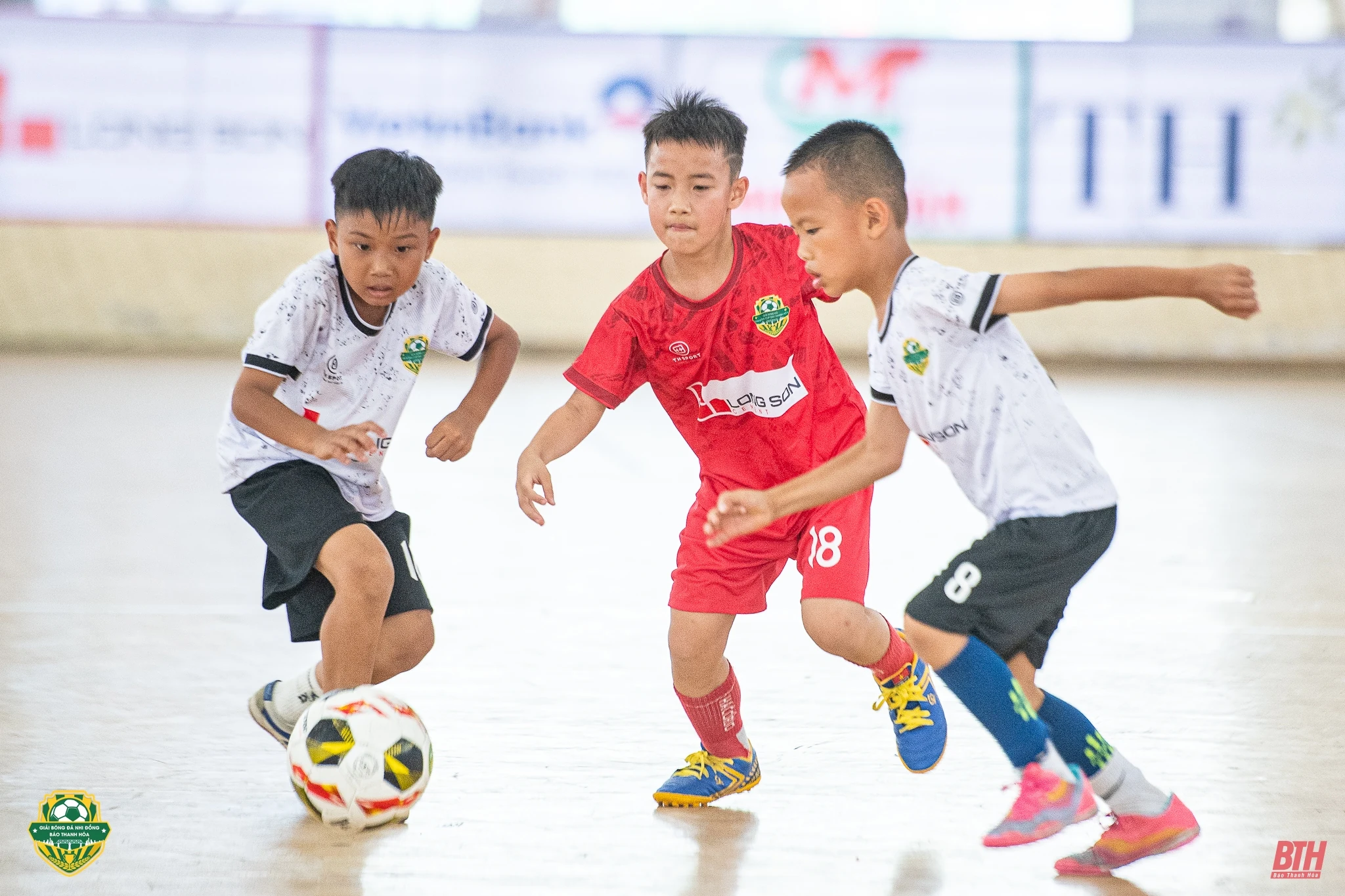 Thắng đậm Thạch Thành, Thiệu Hoá giành vé vào chung kết lứa tuổi U8