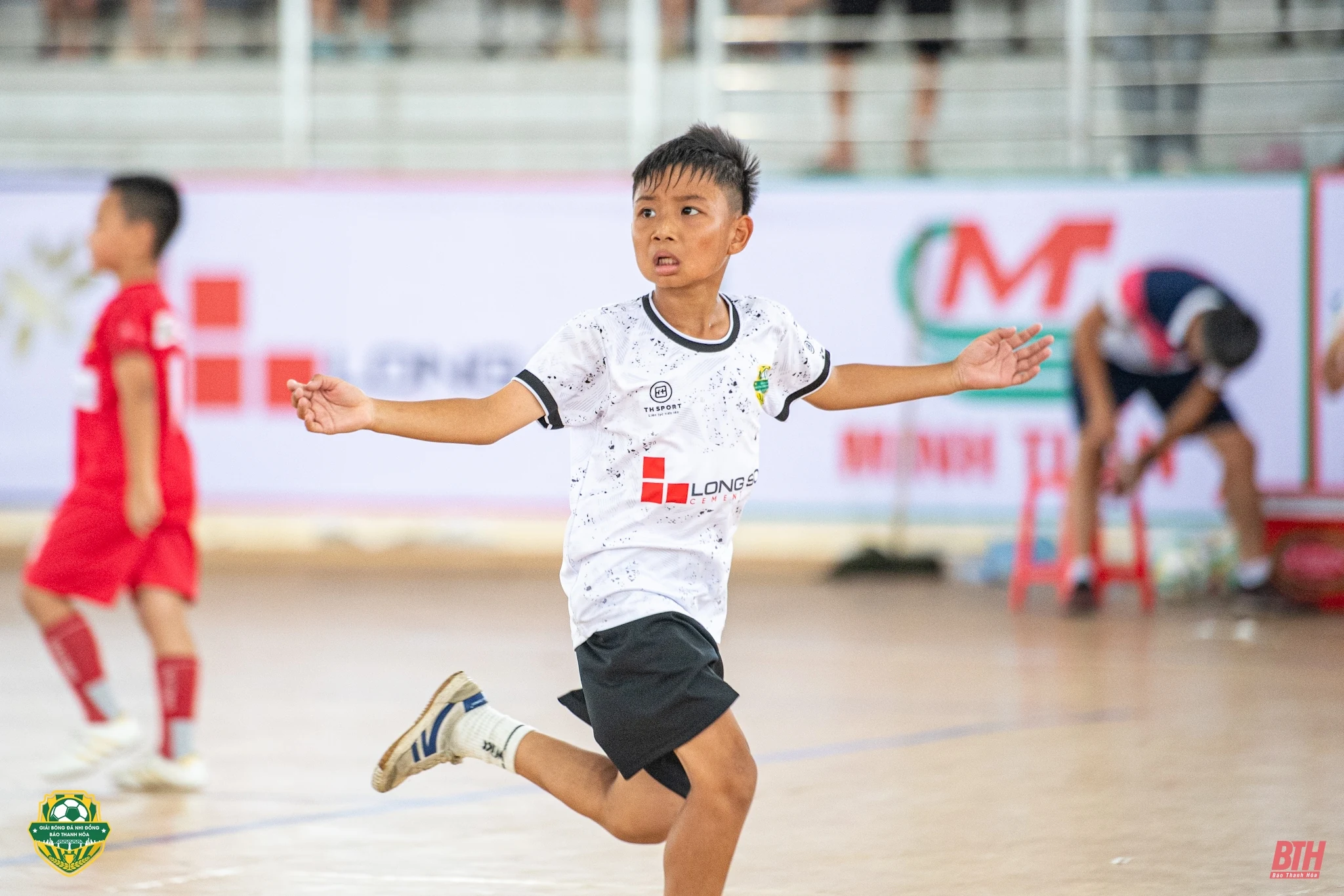 Thắng đậm Thạch Thành, Thiệu Hoá giành vé vào chung kết lứa tuổi U8