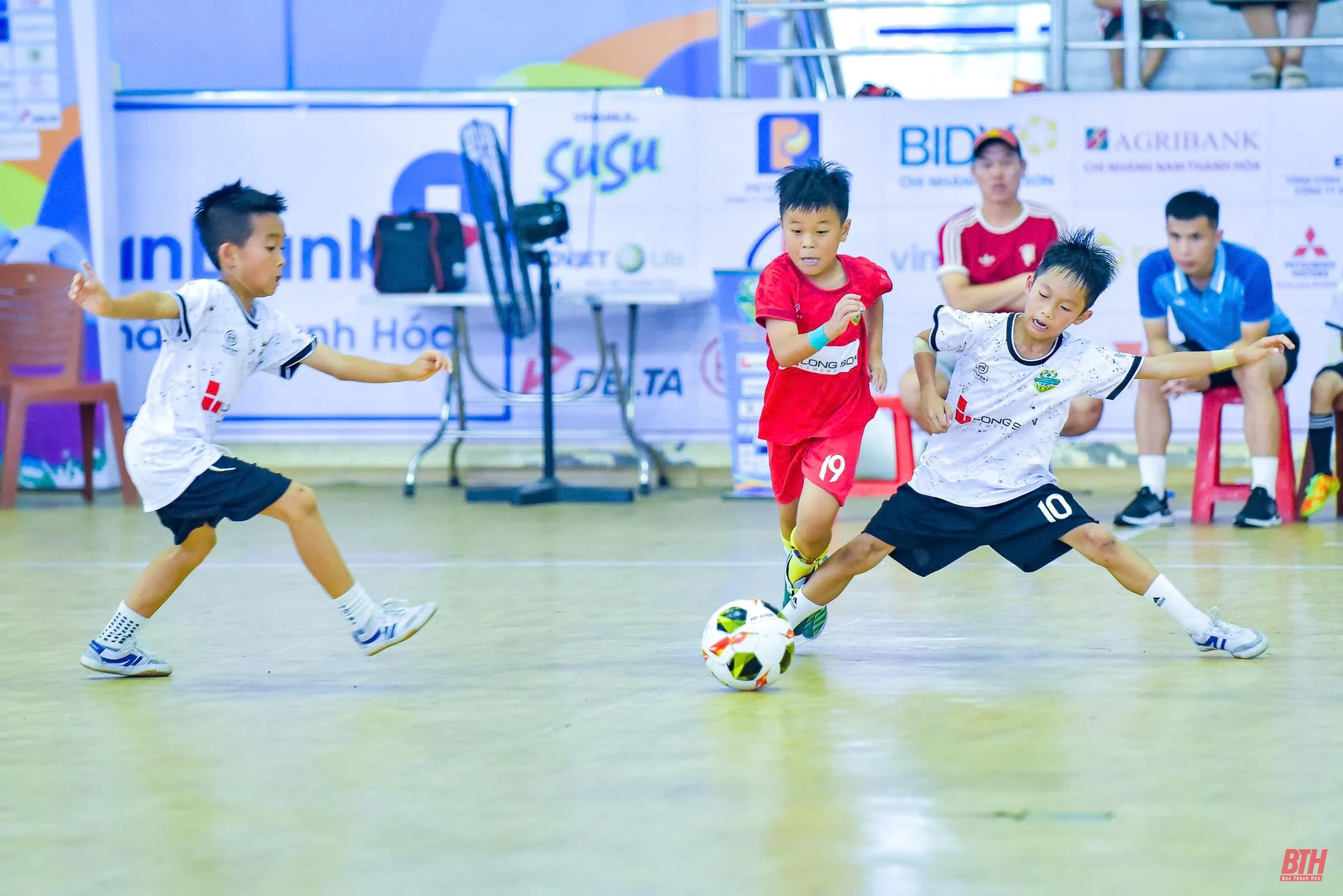 U10 Nghi Sơn đánh bại Thường Xuân trên chấm luân lưu, giành quyền vào chung kết U10