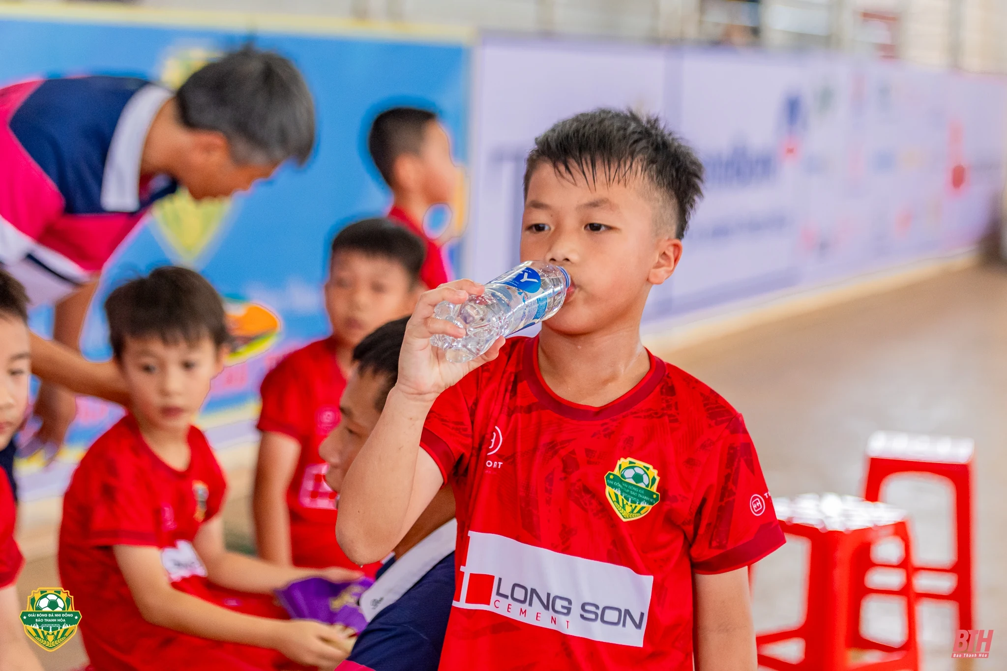 Vinamilk tiếp năng lượng, đồng hành cùng những bước chạy tuổi thơ tại giải Bóng đá Nhi đồng Báo Thanh Hóa năm 2025