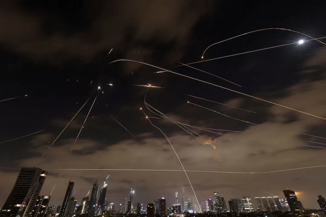 Tên lửa Iran tấn công Tel Aviv và Haifa của Israel