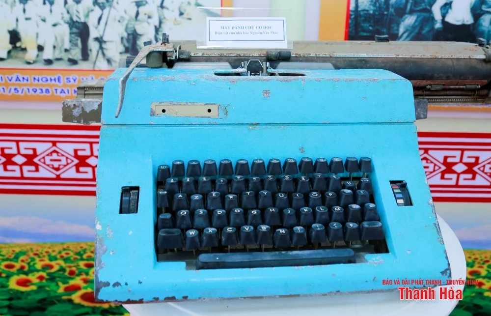Triển lãm trưng bày hàng chục hiện vật gắn bó với các thế hệ người làm báo xứ Thanh