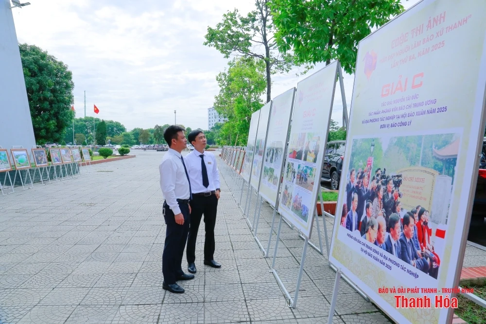 Triển lãm trưng bày hàng chục hiện vật gắn bó với các thế hệ người làm báo xứ Thanh