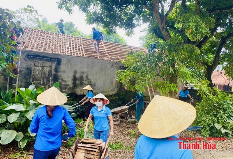 Phụ nữ xã Vĩnh Hưng chung tay xây dựng nông thôn mới