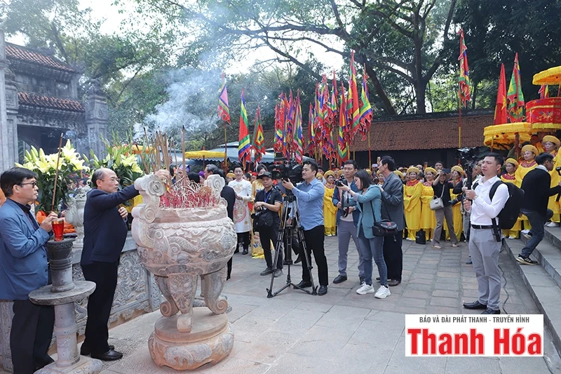 Nghề báo và “cuộc đua” với mạng xã hội