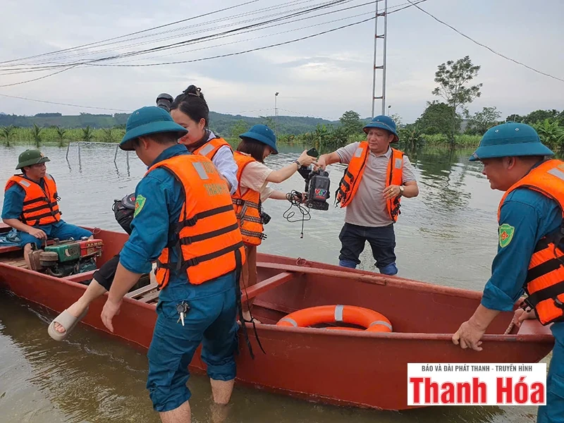 Nghề báo và “cuộc đua” với mạng xã hội
