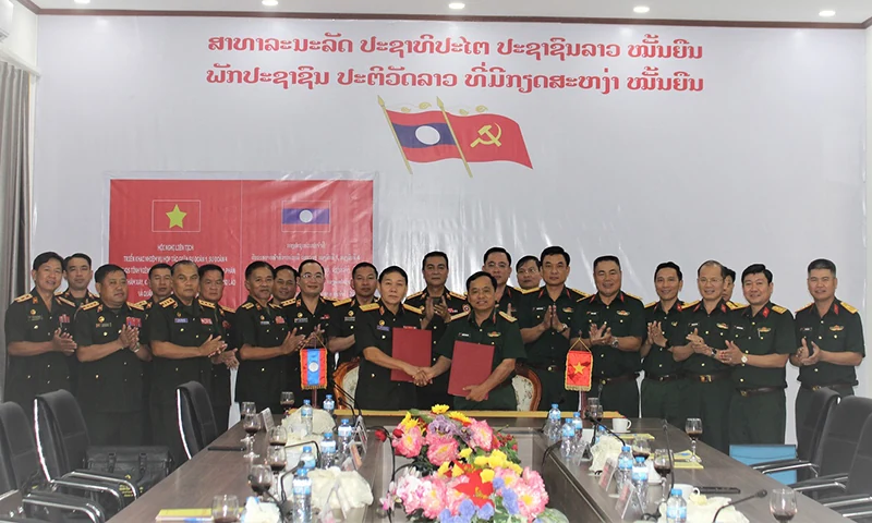Quân khu 4 tăng cường hợp tác với các đơn vị Quân đội Lào