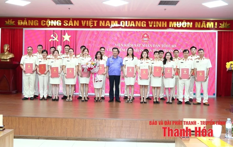 Viện Kiểm sát Nhân dân tỉnh công bố và trao quyết định về công tác cán bộ