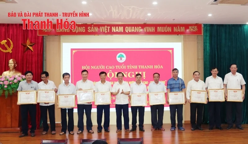 Đẩy mạnh phong trào thi đua yêu nước “Tuổi cao - Gương sáng”