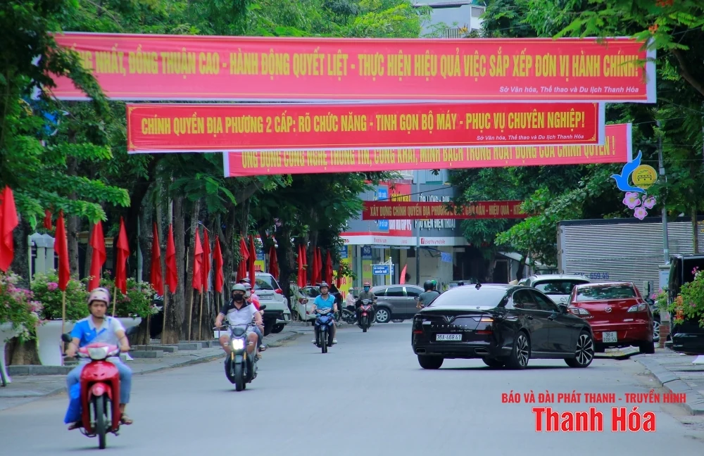 Thanh Hóa rực rỡ cờ hoa chào mừng chính quyền địa phương 2 cấp
