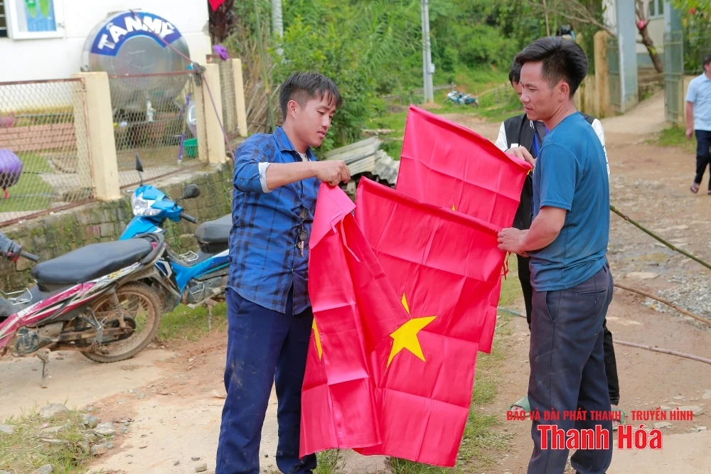 Thanh Hóa rực rỡ cờ hoa chào mừng chính quyền địa phương 2 cấp