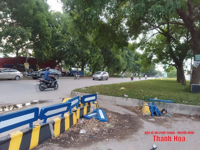 TP Thanh Hóa: Dải phân cách an toàn giao thông bị tháo dỡ, di dời trái phép