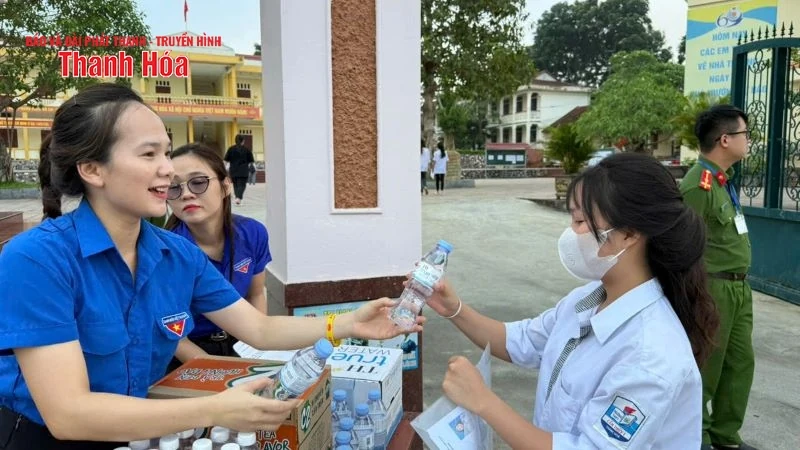 Hơn 6.500 thanh niên tình nguyện ra quân tiếp sức mùa thi