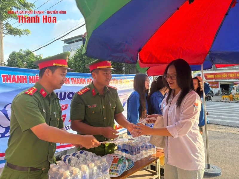 Đoàn Thanh niên Công an tỉnh ra quân “Tiếp sức mùa thi”