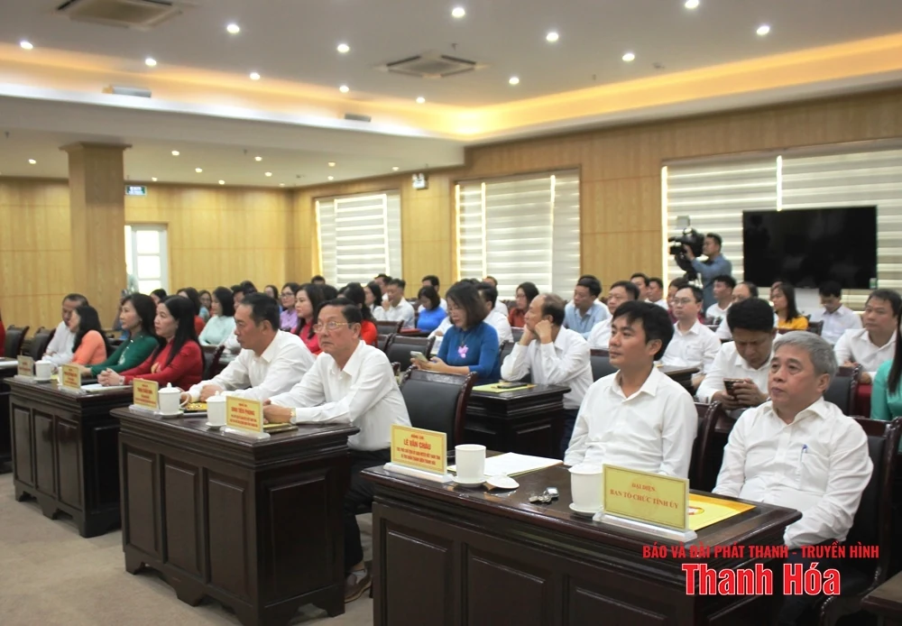 Công bố các quyết định về sắp xếp tổ chức bộ máy, cán bộ Cơ quan Ủy ban MTTQ tỉnh Thanh Hóa