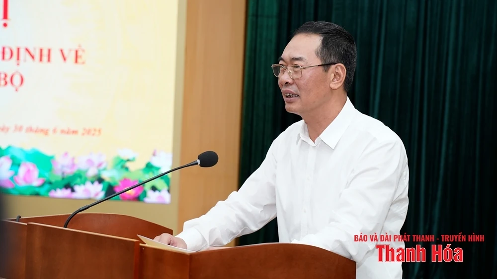 Công bố các quyết định về sắp xếp tổ chức bộ máy, cán bộ Cơ quan Ủy ban MTTQ tỉnh Thanh Hóa