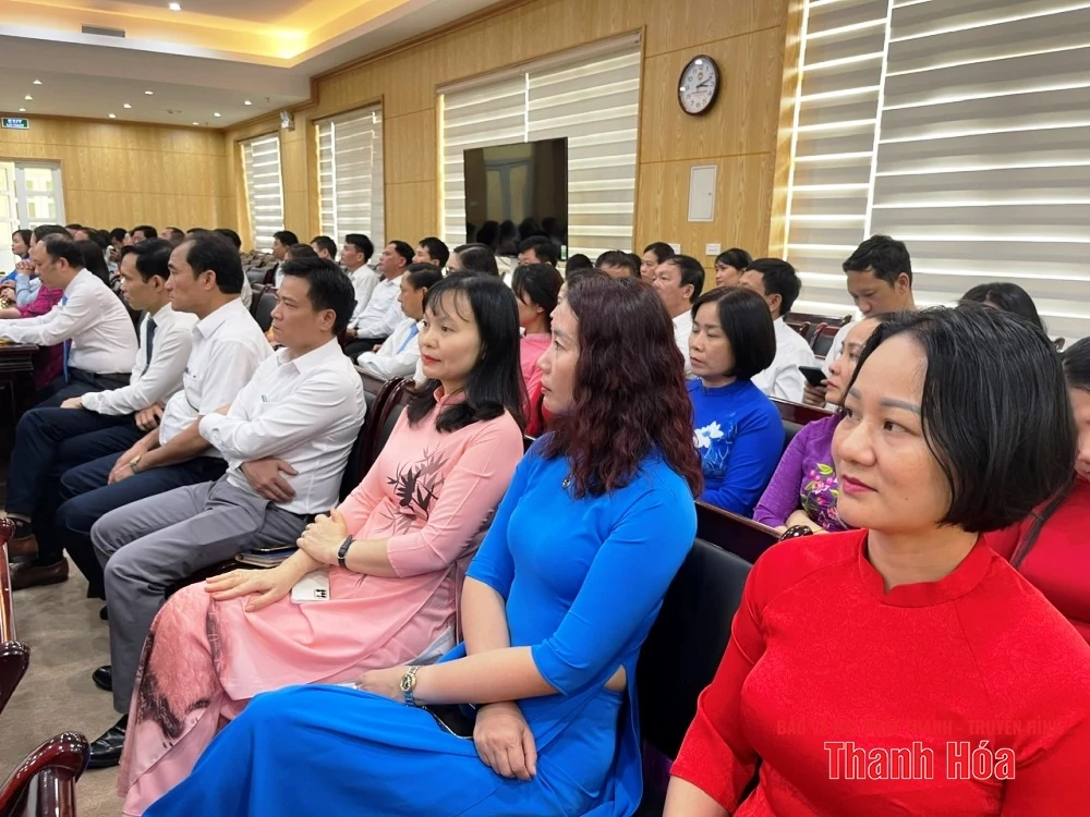 Công bố các quyết định về sắp xếp tổ chức bộ máy, cán bộ Cơ quan Ủy ban MTTQ tỉnh Thanh Hóa