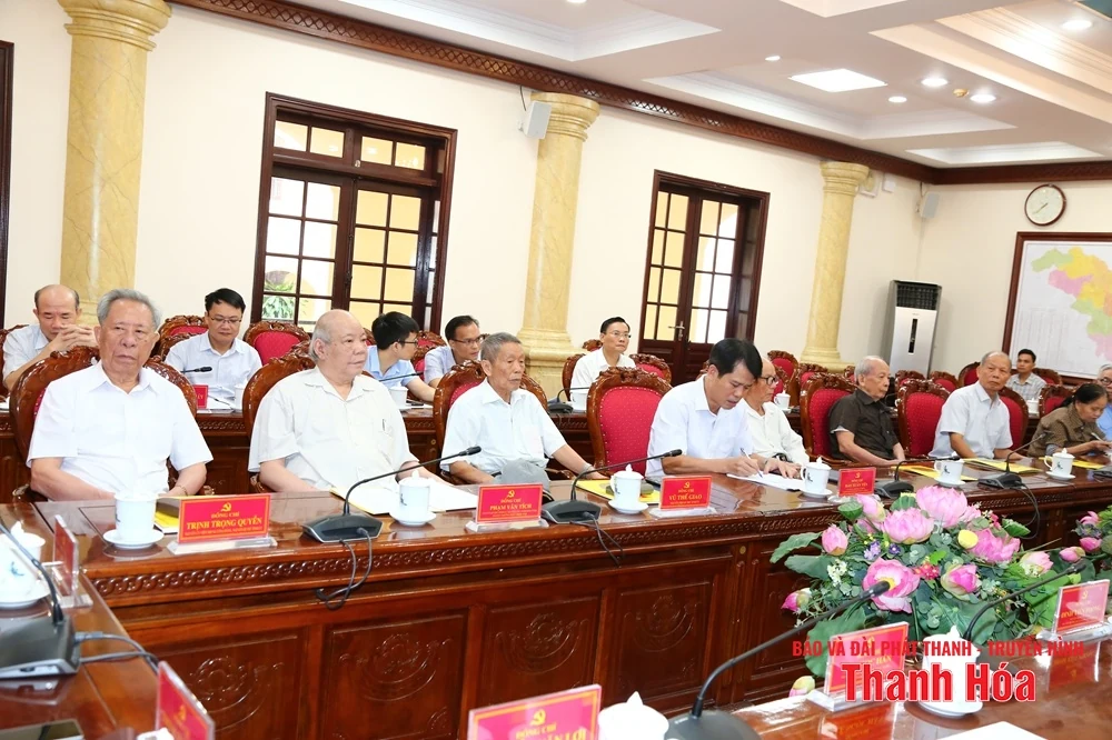 Các đồng chí nguyên lãnh đạo tỉnh góp ý vào dự thảo Báo cáo chính trị trình Đại hội Đảng bộ tỉnh lần thứ XX, nhiệm kỳ 2025-2030