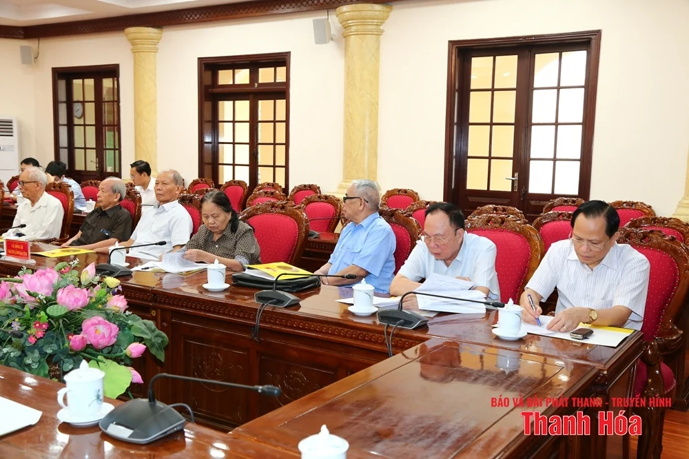 Các đồng chí nguyên lãnh đạo tỉnh góp ý vào dự thảo Báo cáo chính trị trình Đại hội Đảng bộ tỉnh lần thứ XX, nhiệm kỳ 2025-2030