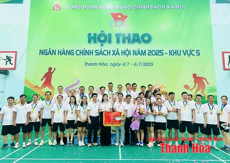 Ngân hàng Chính sách xã hội Thanh Hóa nhất toàn đoàn tại hội thao khu vực V