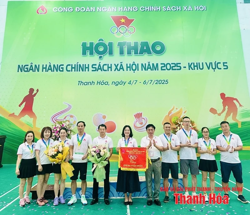 Ngân hàng Chính sách xã hội Thanh Hóa nhất toàn đoàn tại hội thao khu vực V