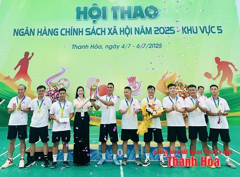 Ngân hàng Chính sách xã hội Thanh Hóa nhất toàn đoàn tại hội thao khu vực V
