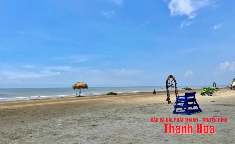 Phường Nam Sầm Sơn đồng loạt ra quân dọn vệ sinh môi trường biển