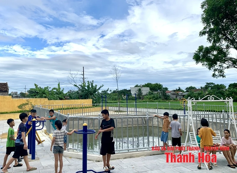 Tạo sân chơi bổ ích cho trẻ em trong khuôn viên nhà văn hóa thôn