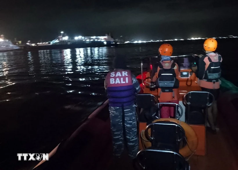 Thêm nhiều người sống sót trong vụ chìm phà ở Indonesia