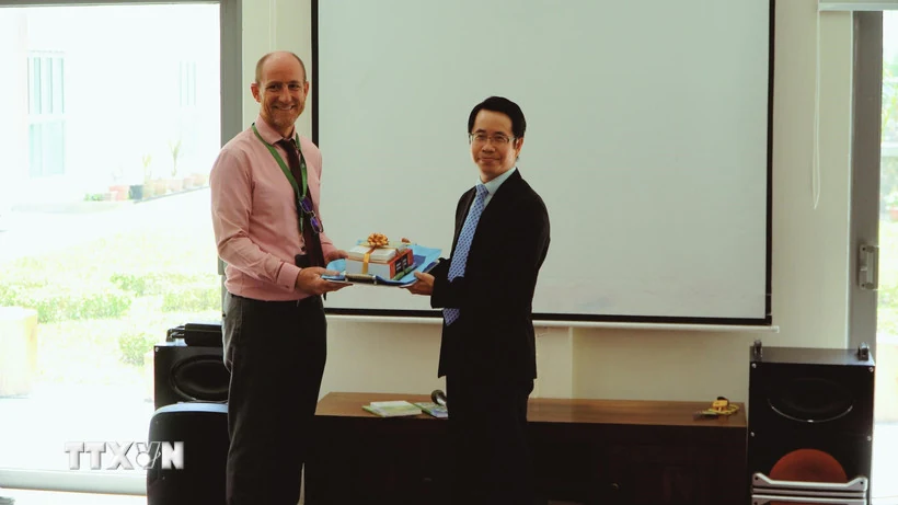 Quảng bá văn hóa và nghệ thuật thêu tay truyền thống của Việt Nam tại Brunei